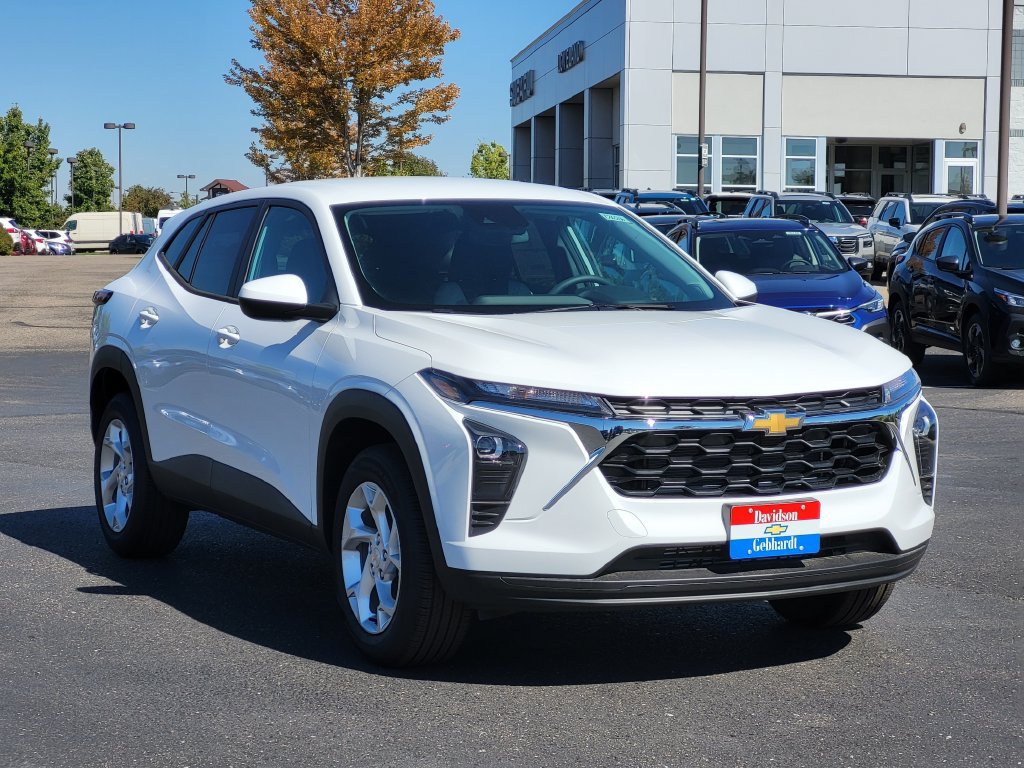 New 2026 Chevrolet Trax LS w/ LS Convenience Package FWD image 3