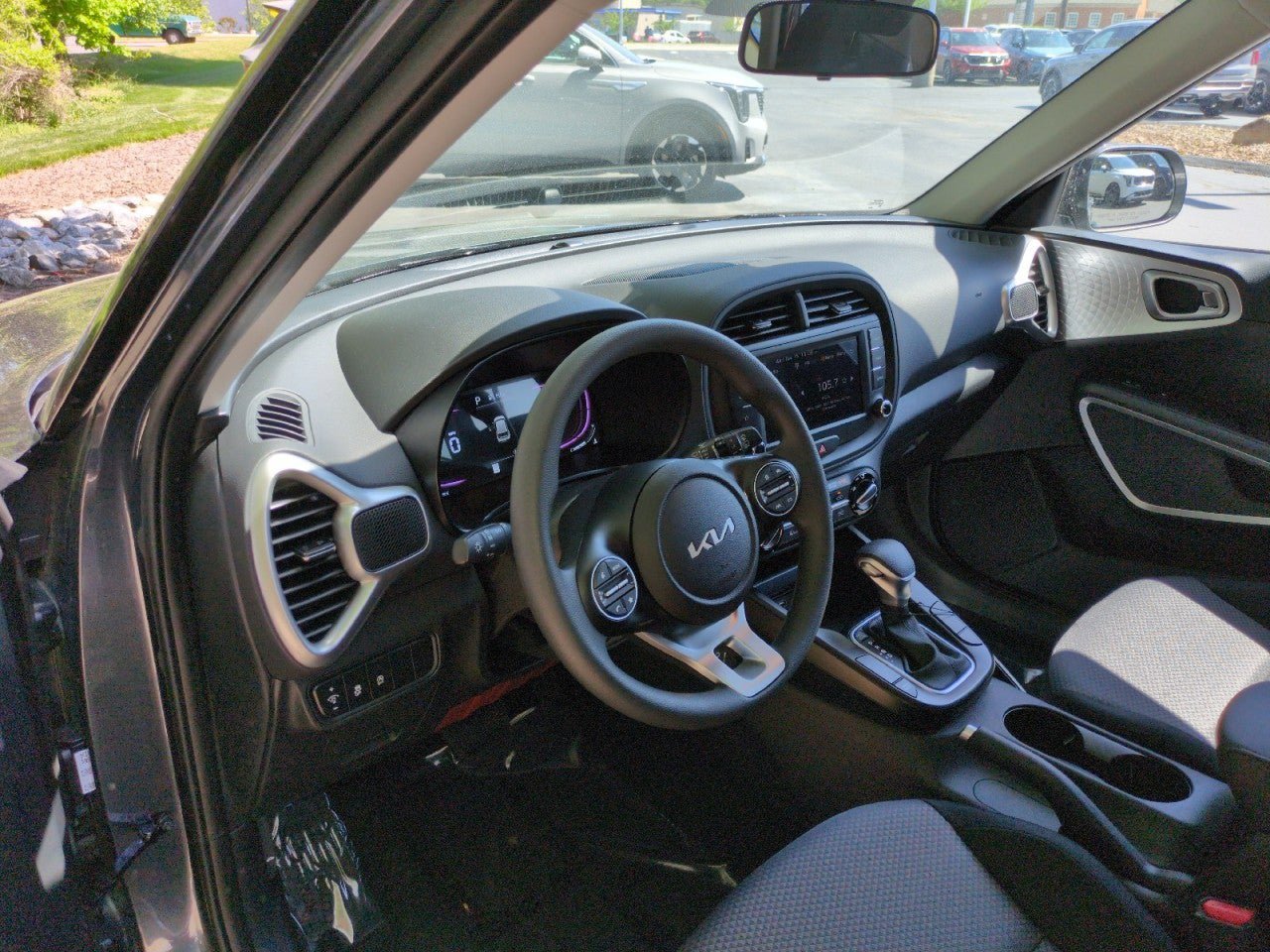 New 2025 Kia Soul LX w/ LX Technology Package FWD image 19