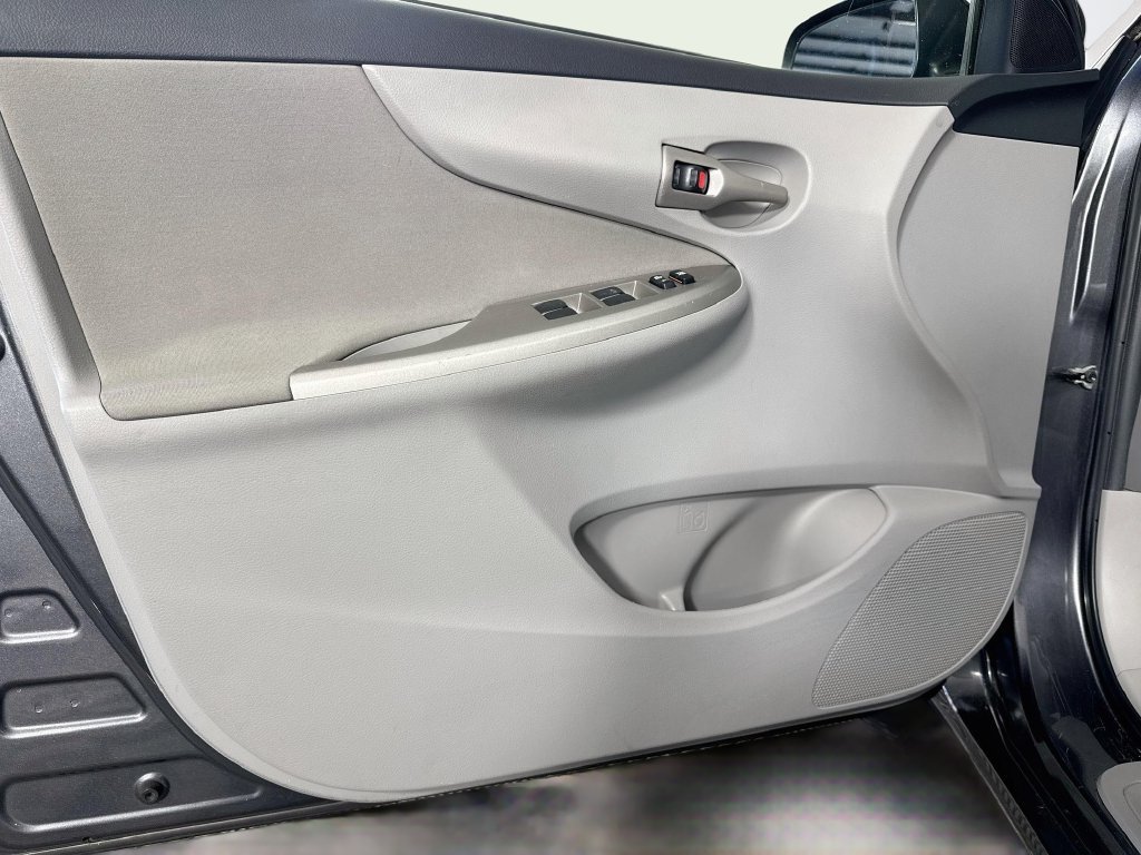 Used 2011 Toyota Corolla LE FWD image 12