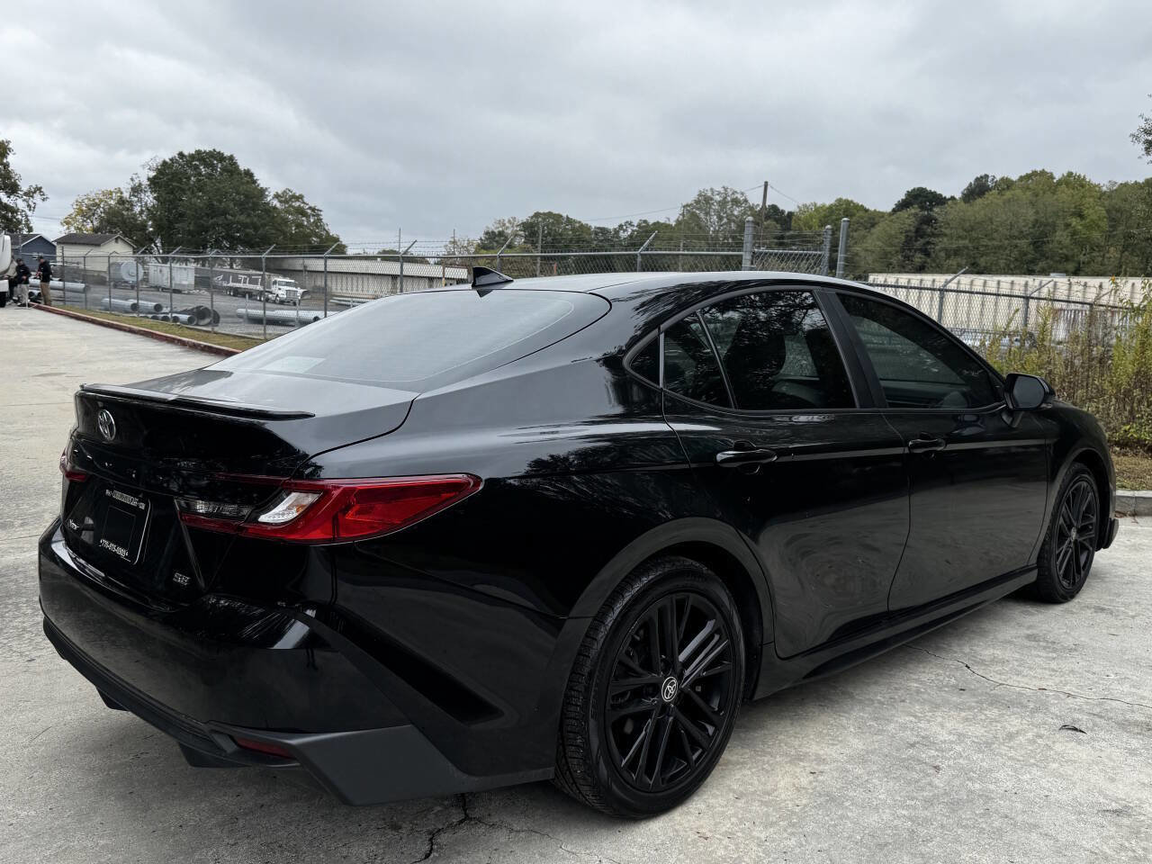 Used 2025 Toyota Camry SE image 9