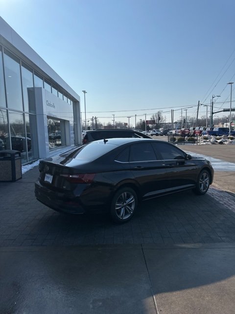 Certified 2024 Volkswagen Jetta SE w/ Panoramic Sunroof Package image 8