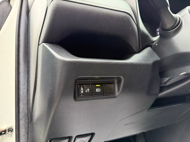 Used 2020 Toyota RAV4 LE FWD image 21