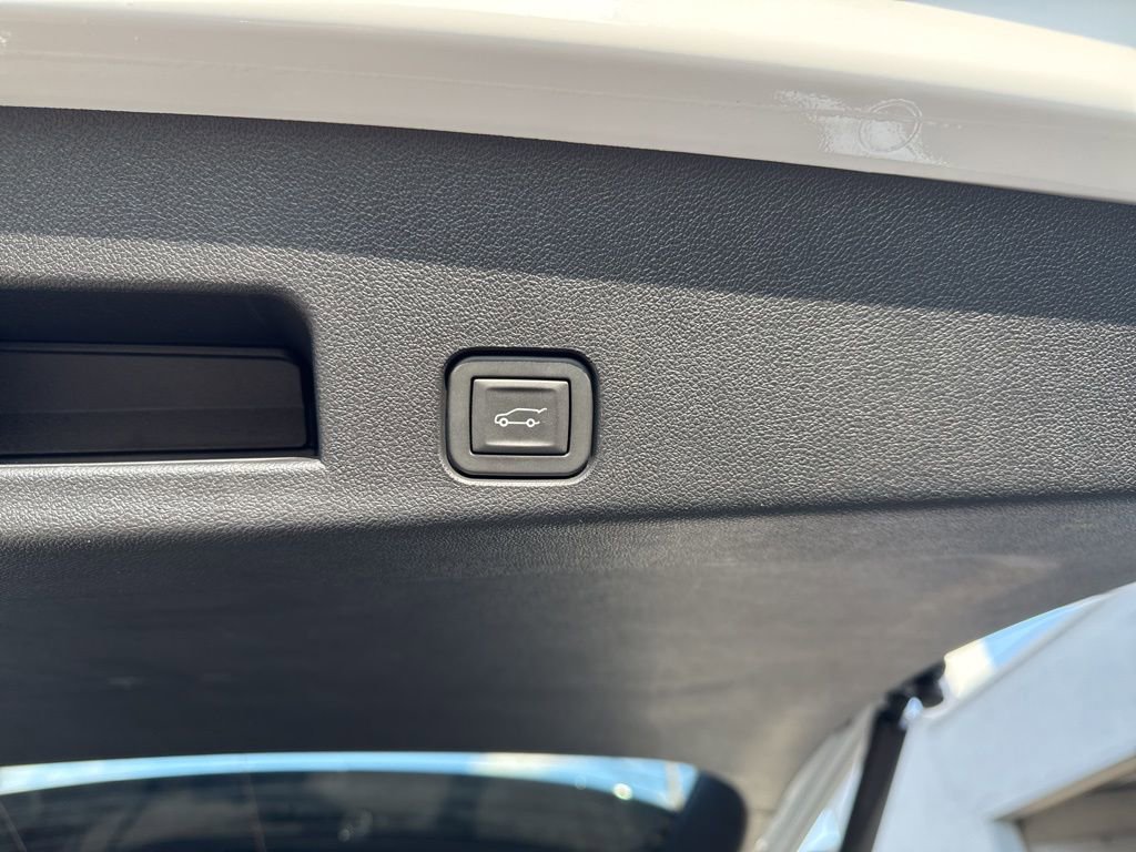 Certified 2025 GMC Acadia Elevation image 17
