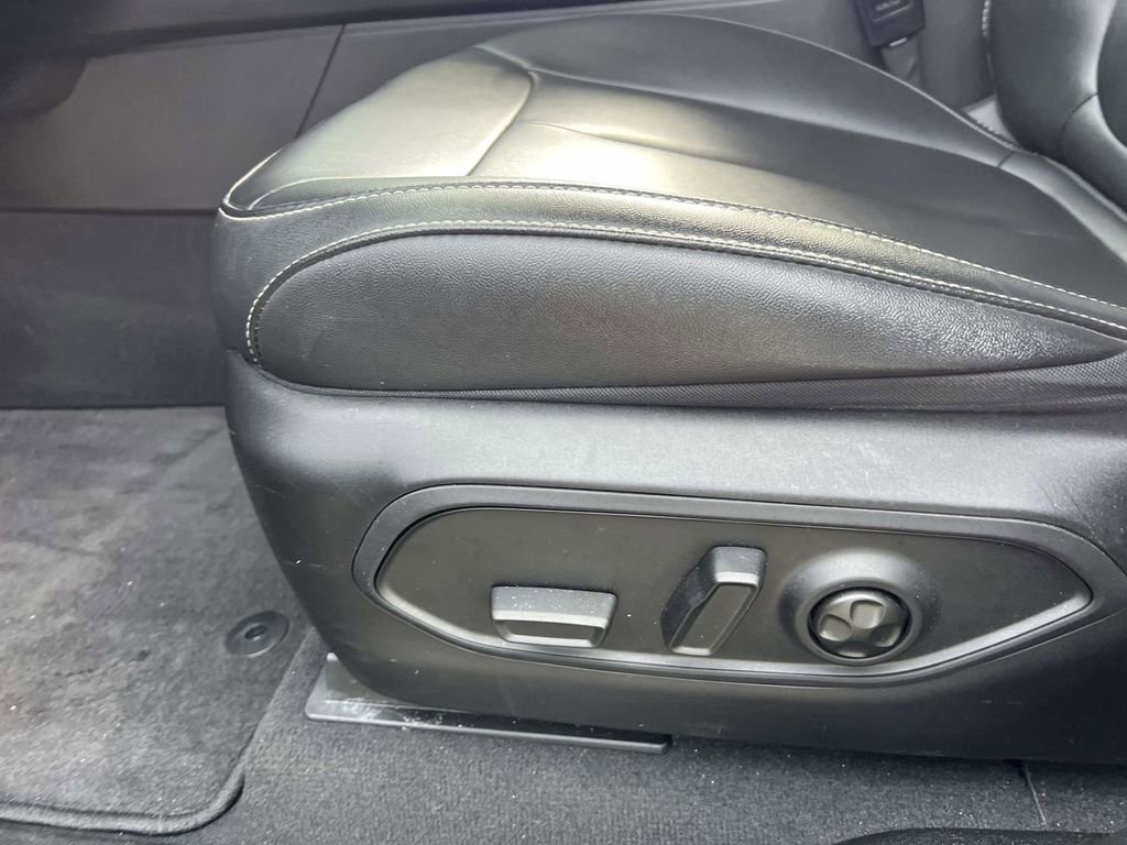 Certified 2024 Jeep Grand Cherokee Limited w/ Black Appearance Package image 18