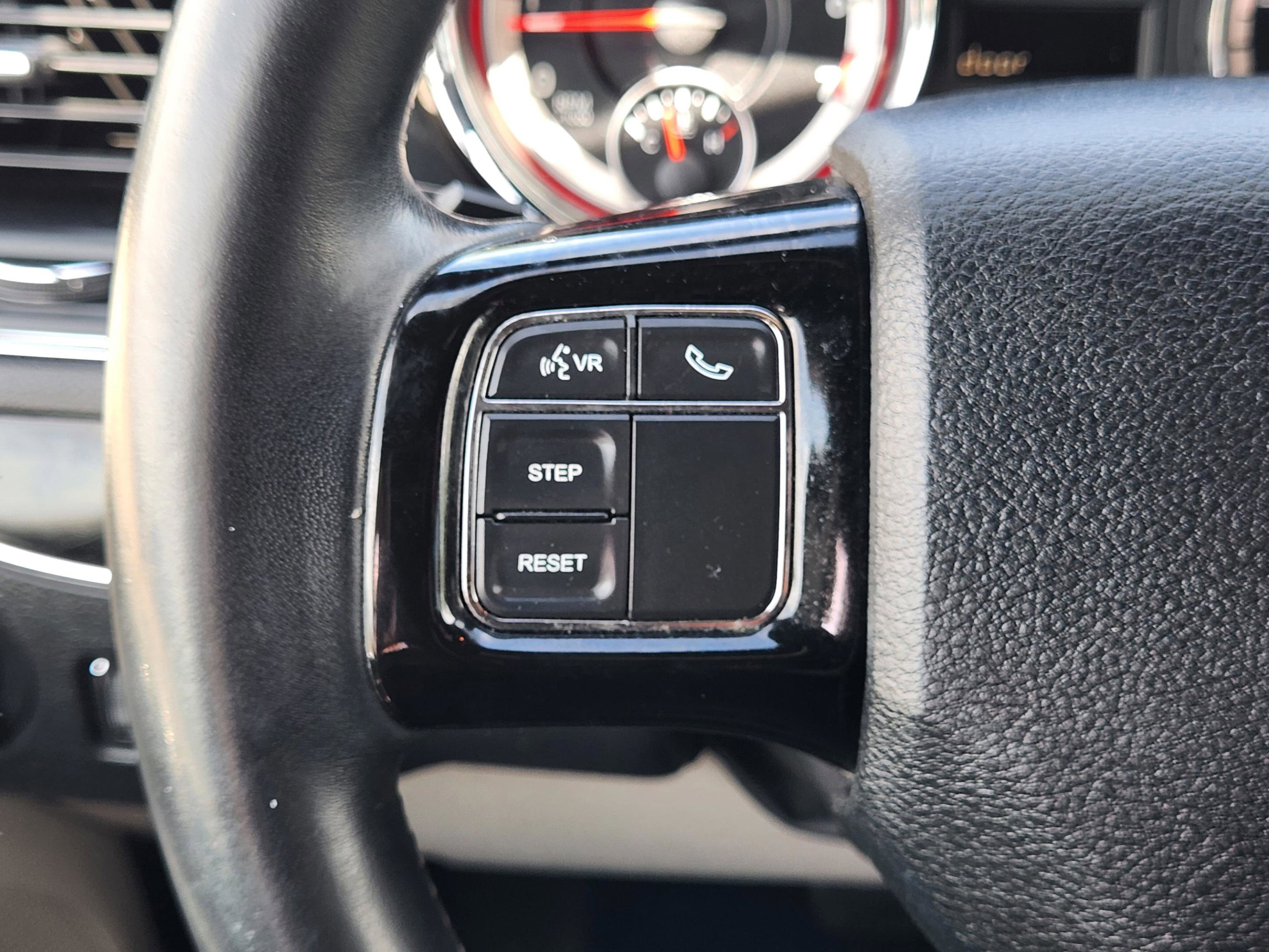 Used 2017 Dodge Grand Caravan SXT image 33