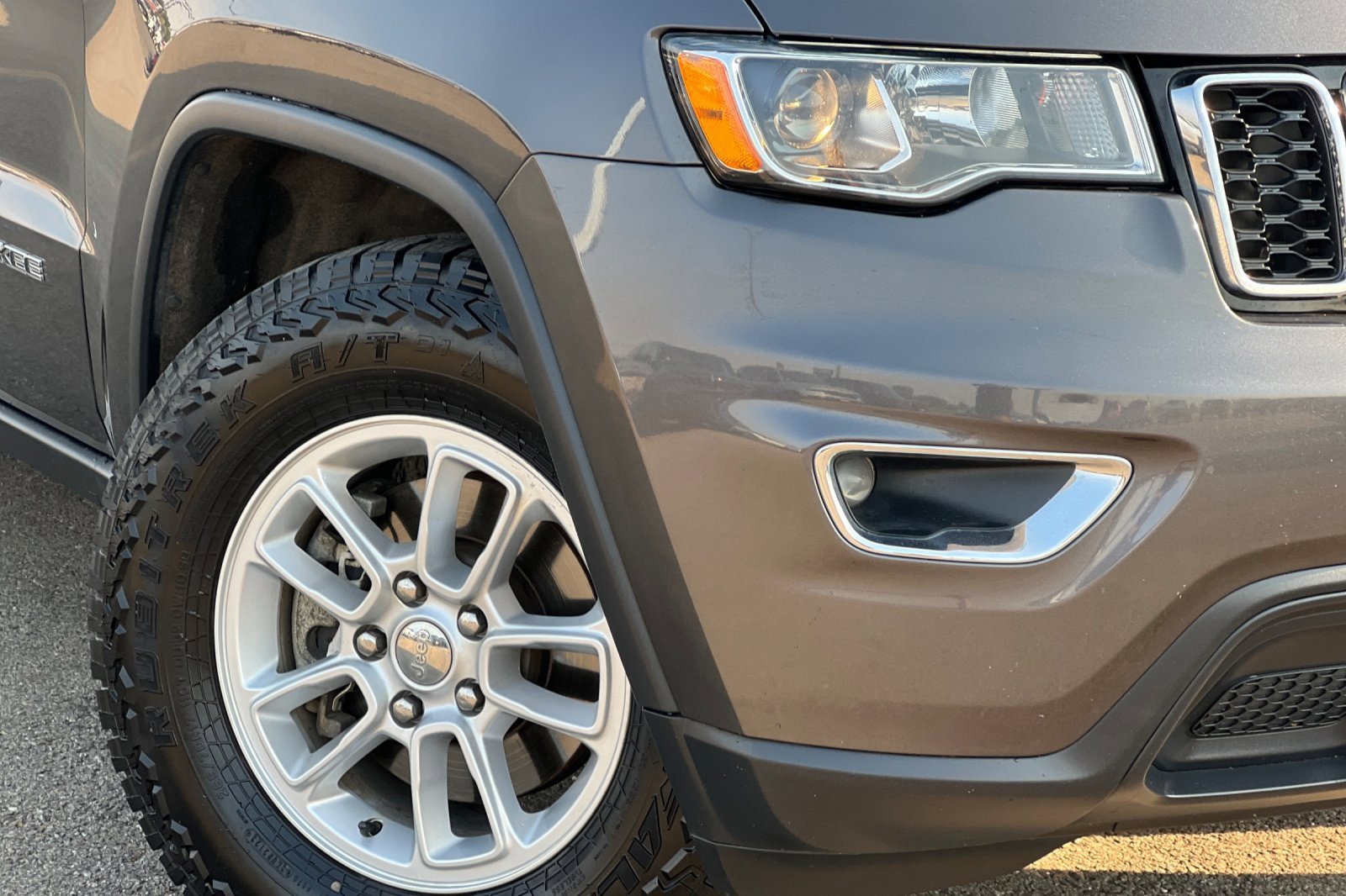 Used 2019 Jeep Grand Cherokee Laredo image 29