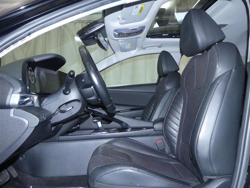 Used 2022 Hyundai Elantra Limited image 21
