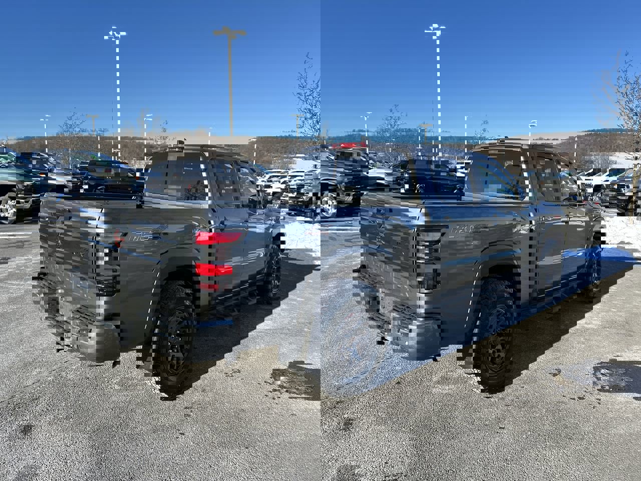 Used 2025 Nissan Frontier PRO-4X w/ Pro Convenience Package image 7