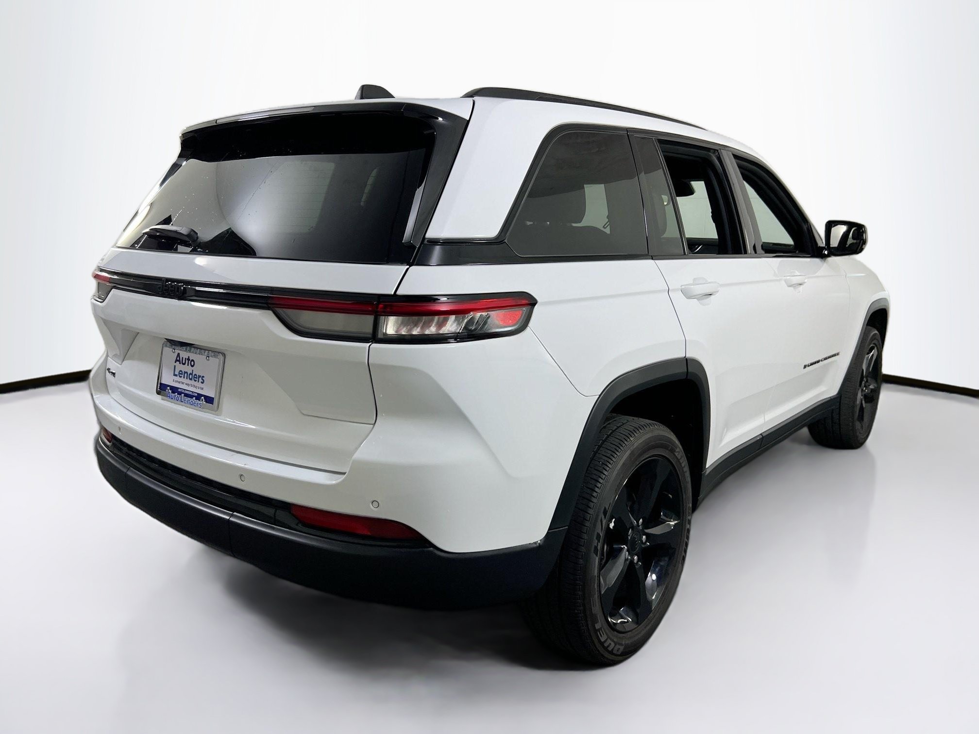 Used 2023 Jeep Grand Cherokee Altitude AWD/4WD image 5