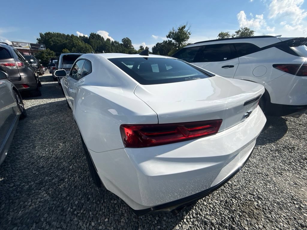 Used 2018 Chevrolet Camaro LT w/ Technology Package RWD image 4
