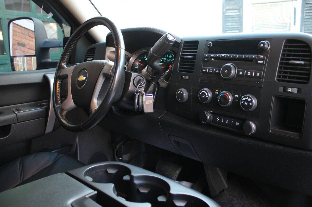 Used 2013 Chevrolet Silverado 3500 LT w/ Convenience Package image 30
