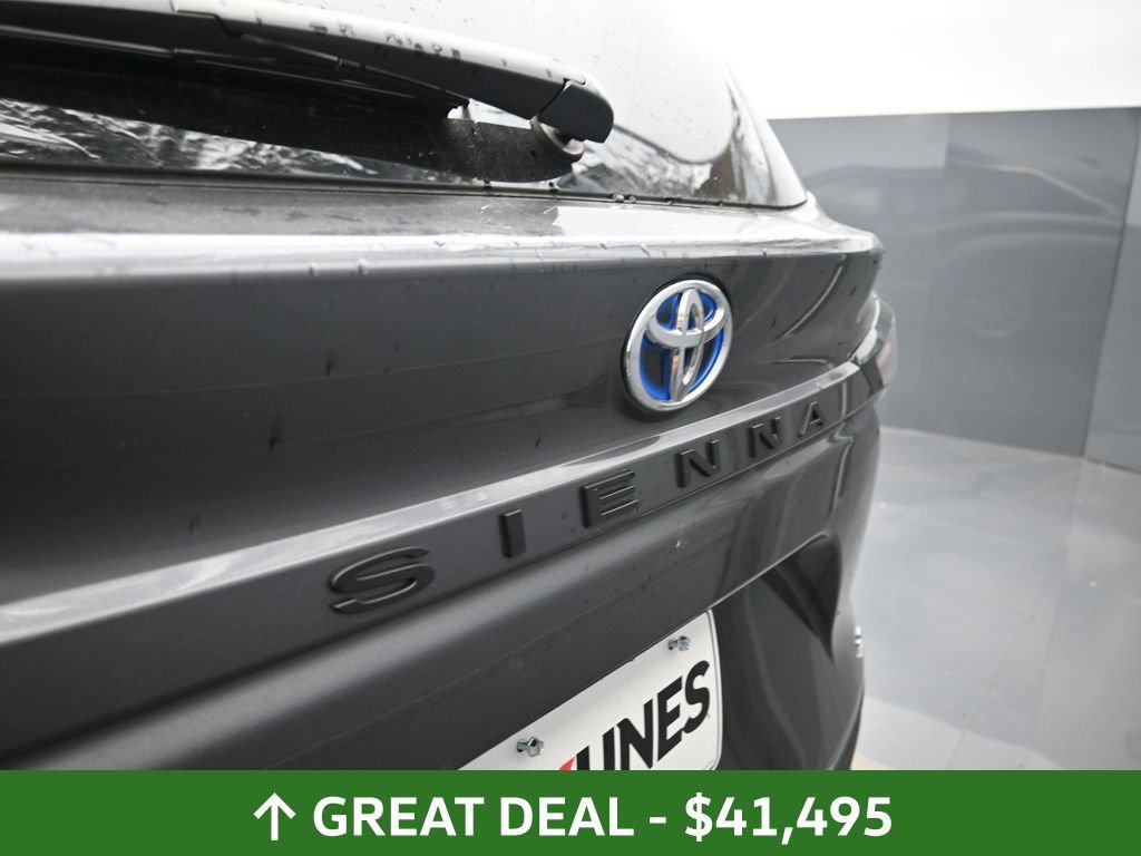 Used 2025 Toyota Sienna LE image 17