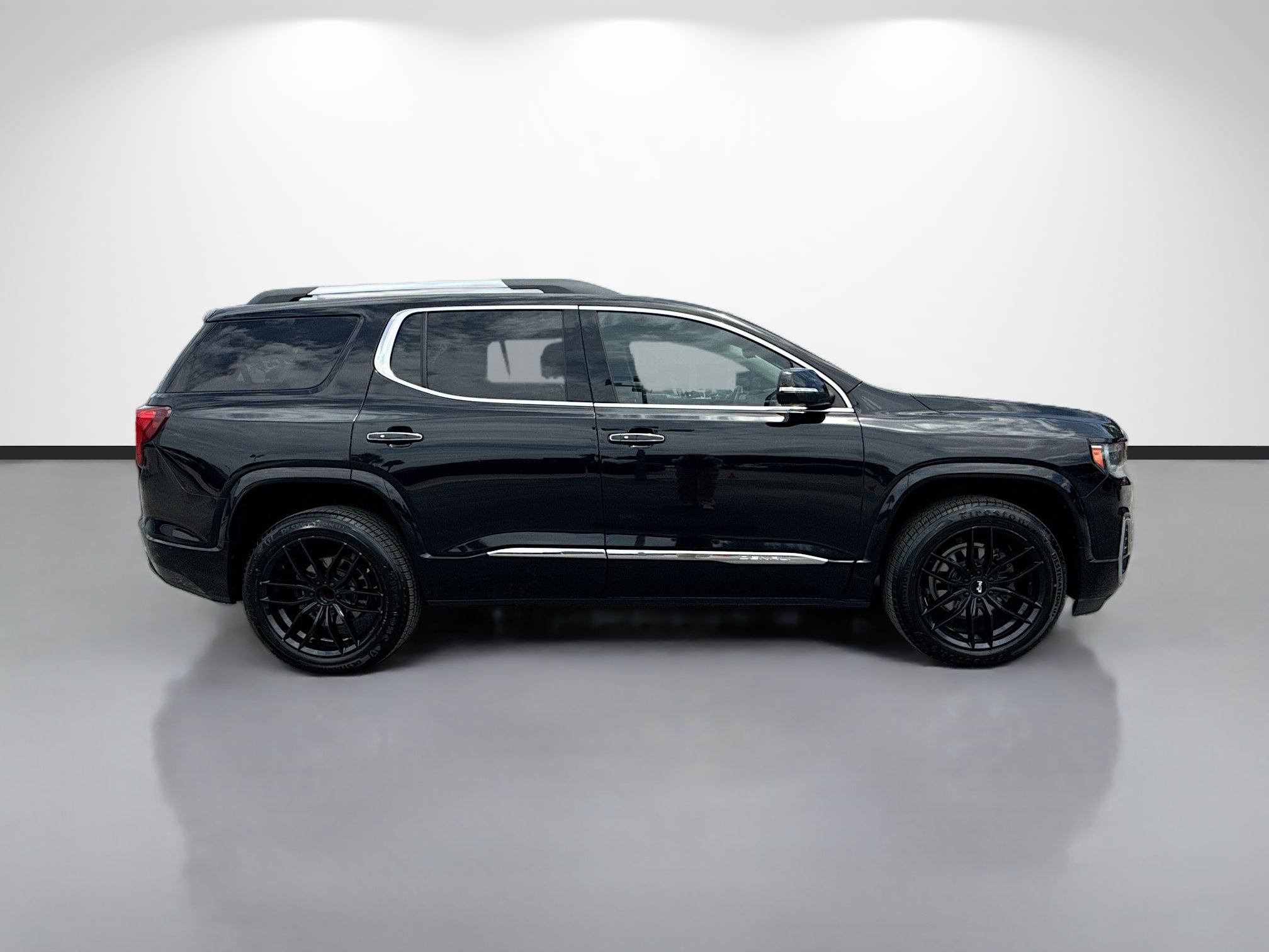 Used 2023 GMC Acadia Denali w/ Black Diamond Edition FWD image 6