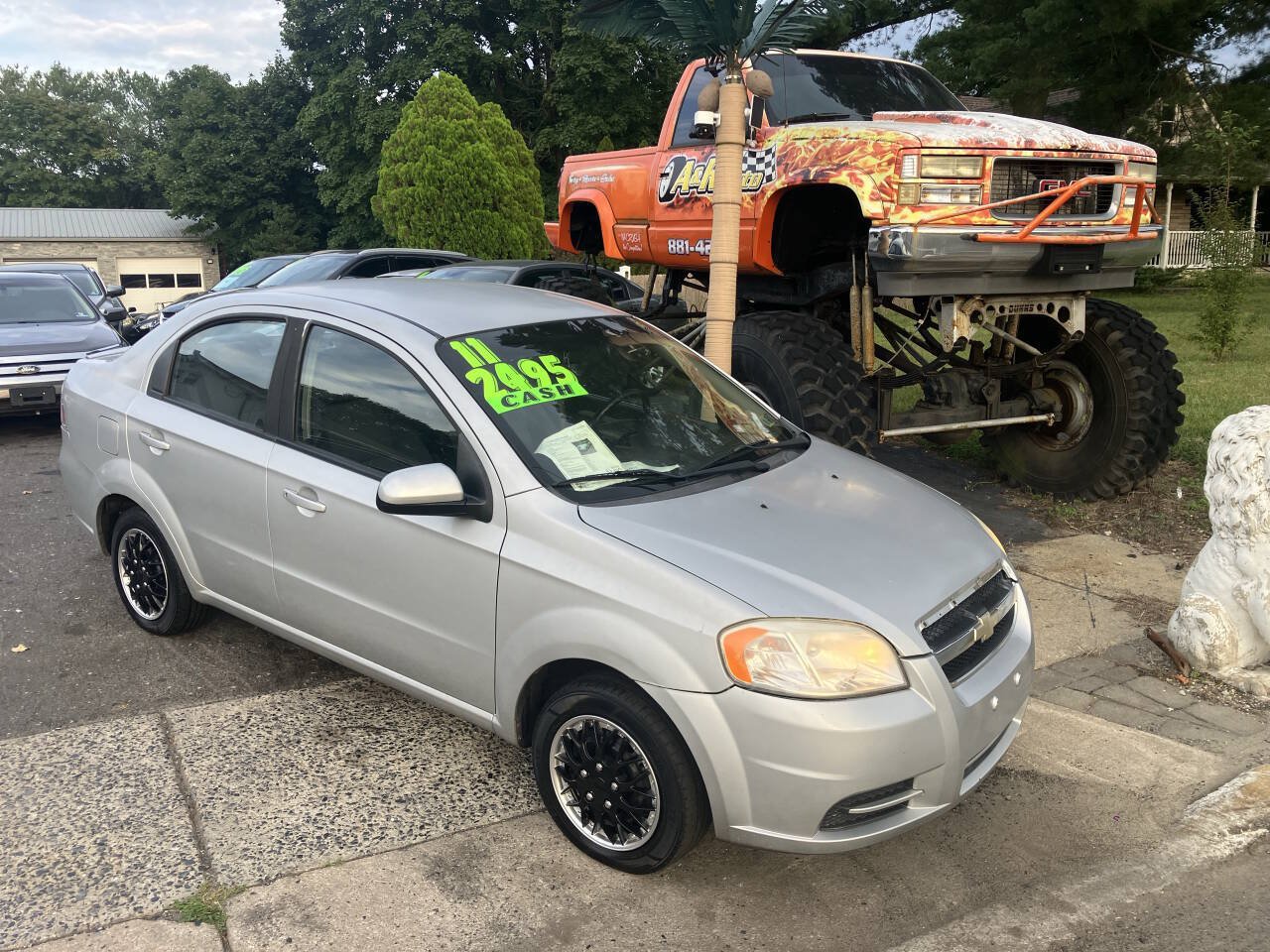 Used 2011 Chevrolet Aveo LT FWD image 2