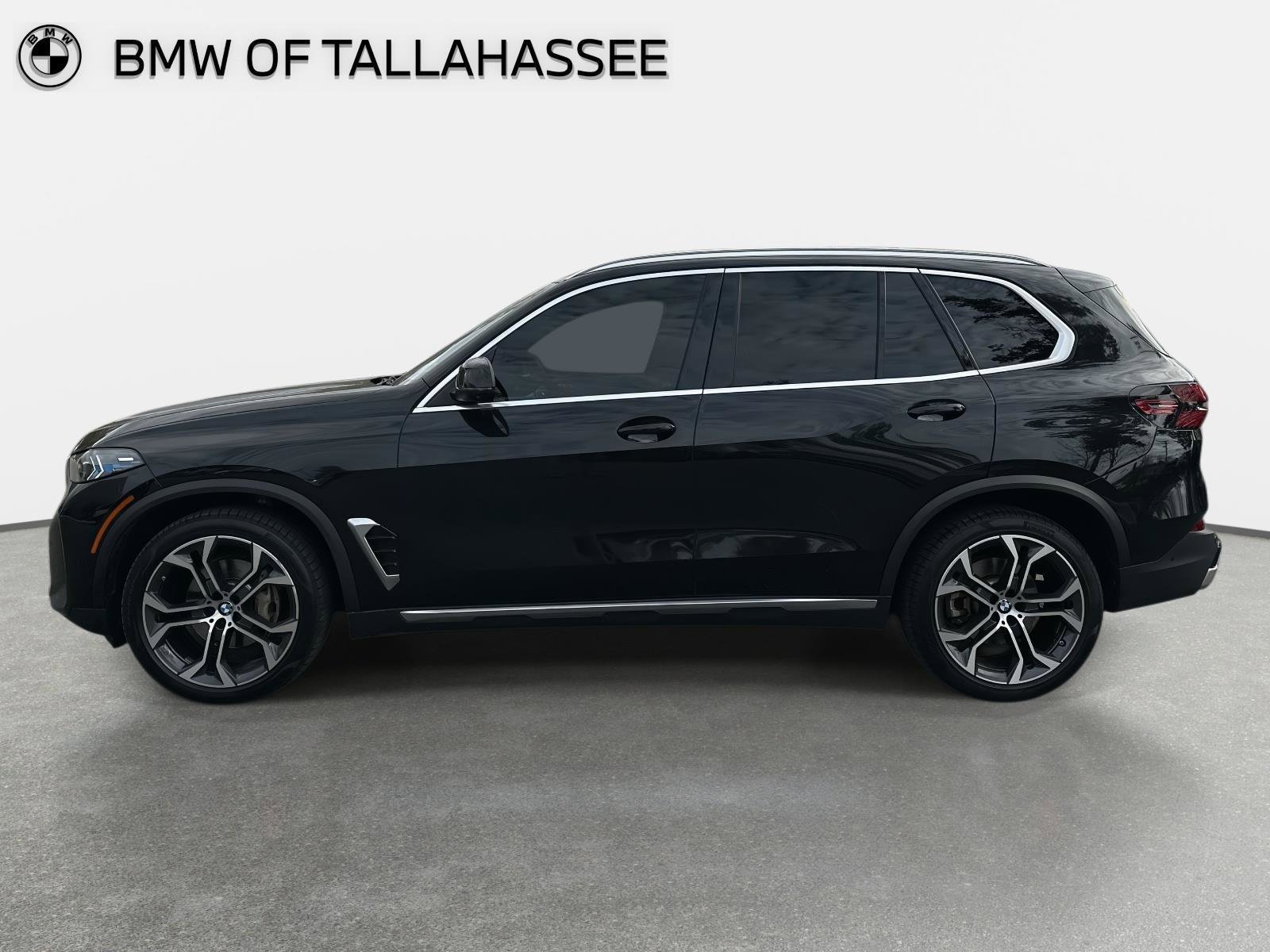 Used 2024 BMW X5 xDrive40i w/ Premium Package image 2