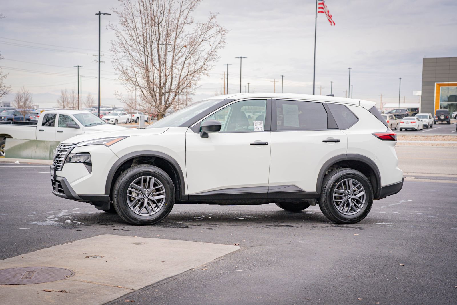 Used 2024 Nissan Rogue S image 11