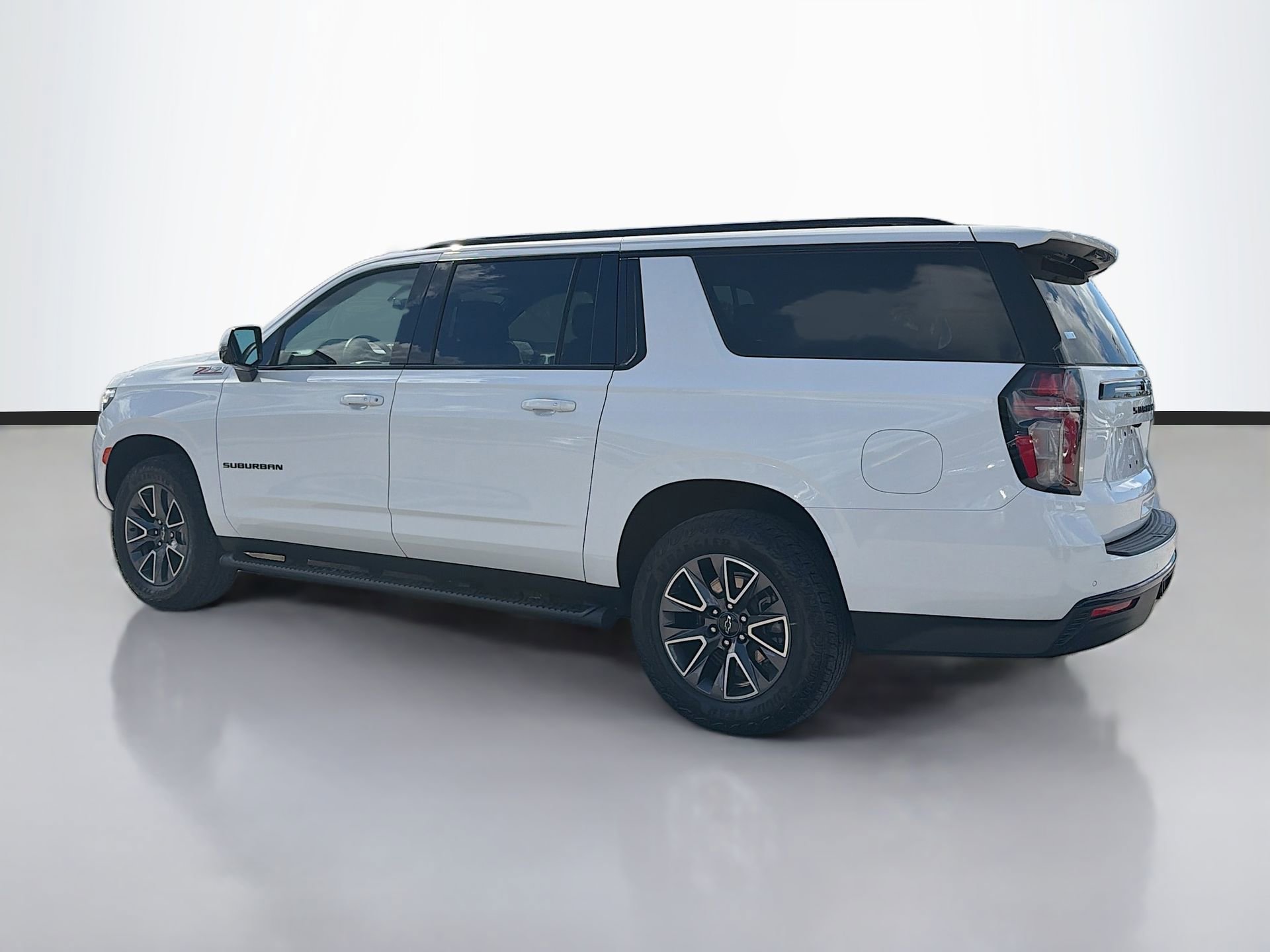 Used 2024 Chevrolet Suburban Z71 w/ Luxury Package image 6