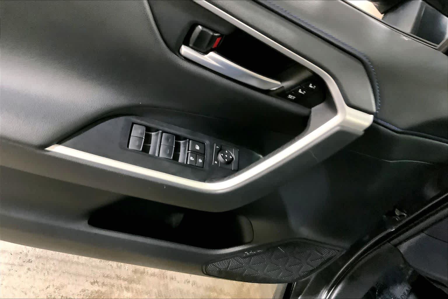 Used 2023 Toyota RAV4 XSE AWD/4WD image 36