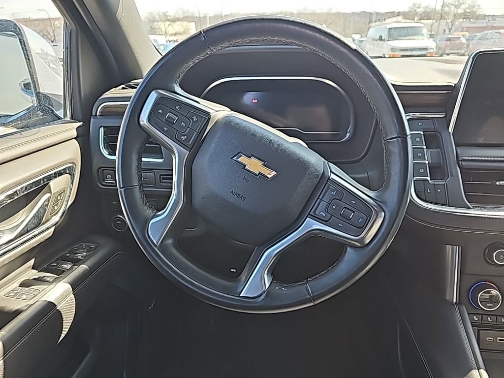 Used 2023 Chevrolet Suburban Premier image 5