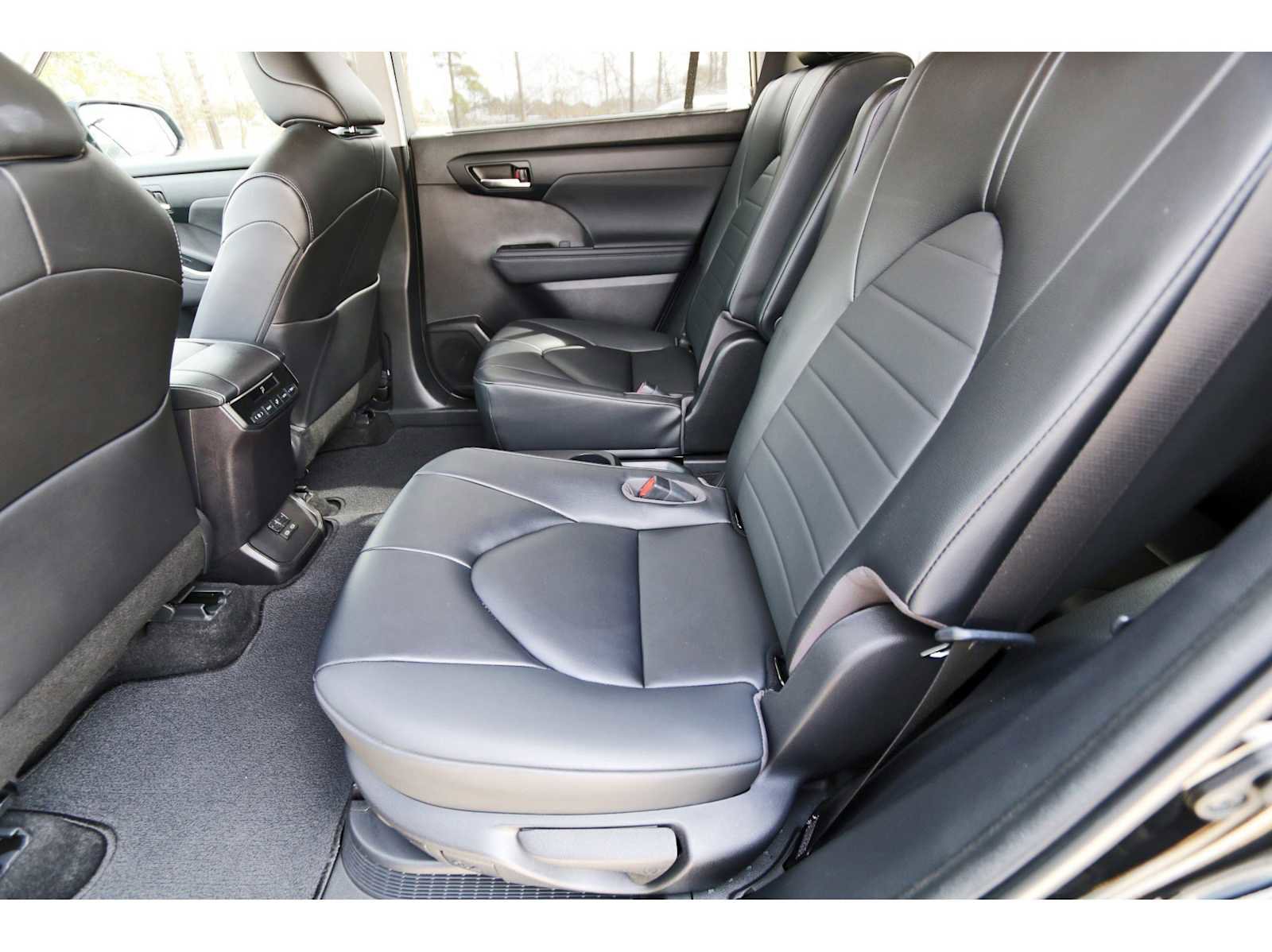 Used 2023 Toyota Highlander XLE image 13