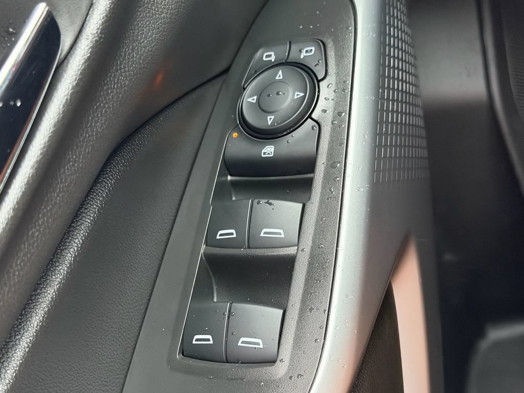 Used 2025 Chevrolet Trax LS w/ LS Convenience Package FWD image 31
