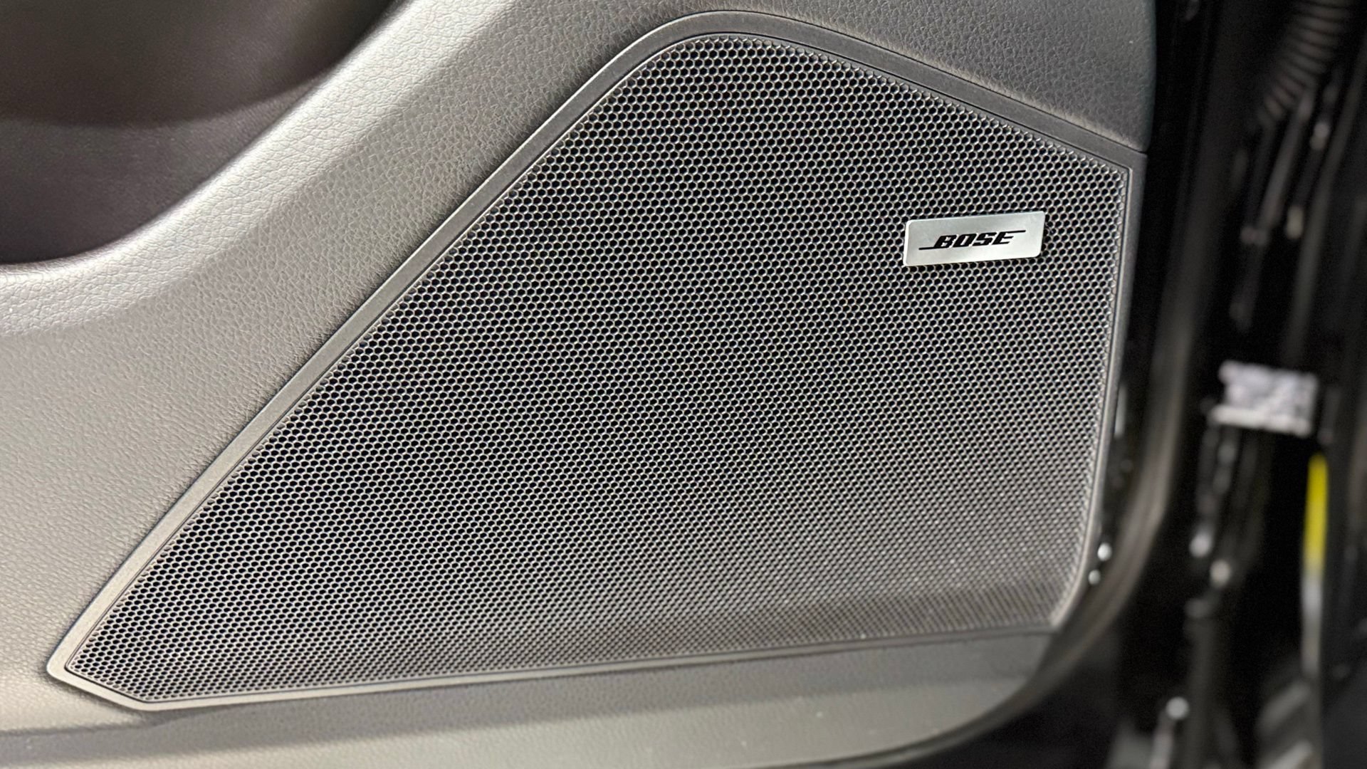 Certified 2025 Porsche Cayenne Coupe AWD/4WD image 45