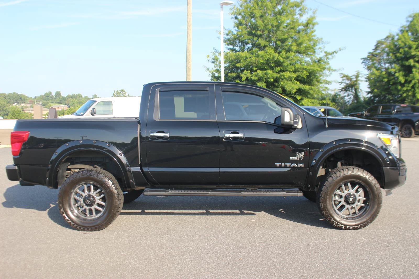 Used 2021 Nissan Titan SV w/ SV Convenience Package AWD/4WD image 8