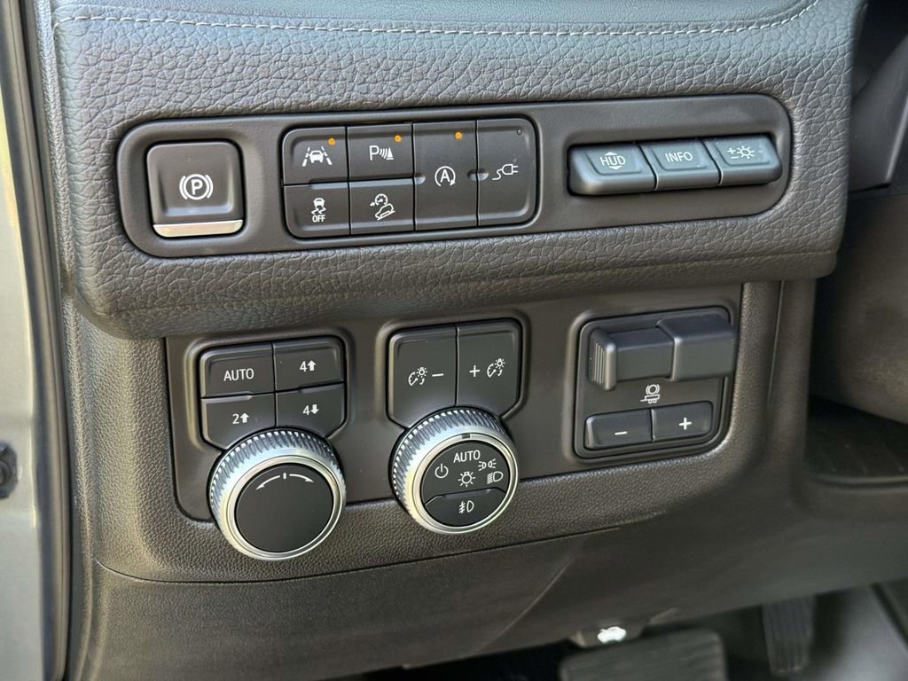 Used 2021 GMC Yukon Denali w/ Denali Premium Package image 23