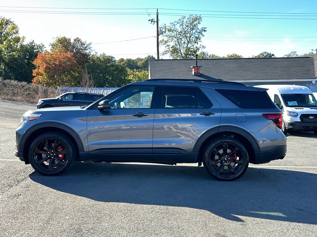 Used 2024 Ford Explorer ST w/ Equipment Group 401A AWD/4WD image 3