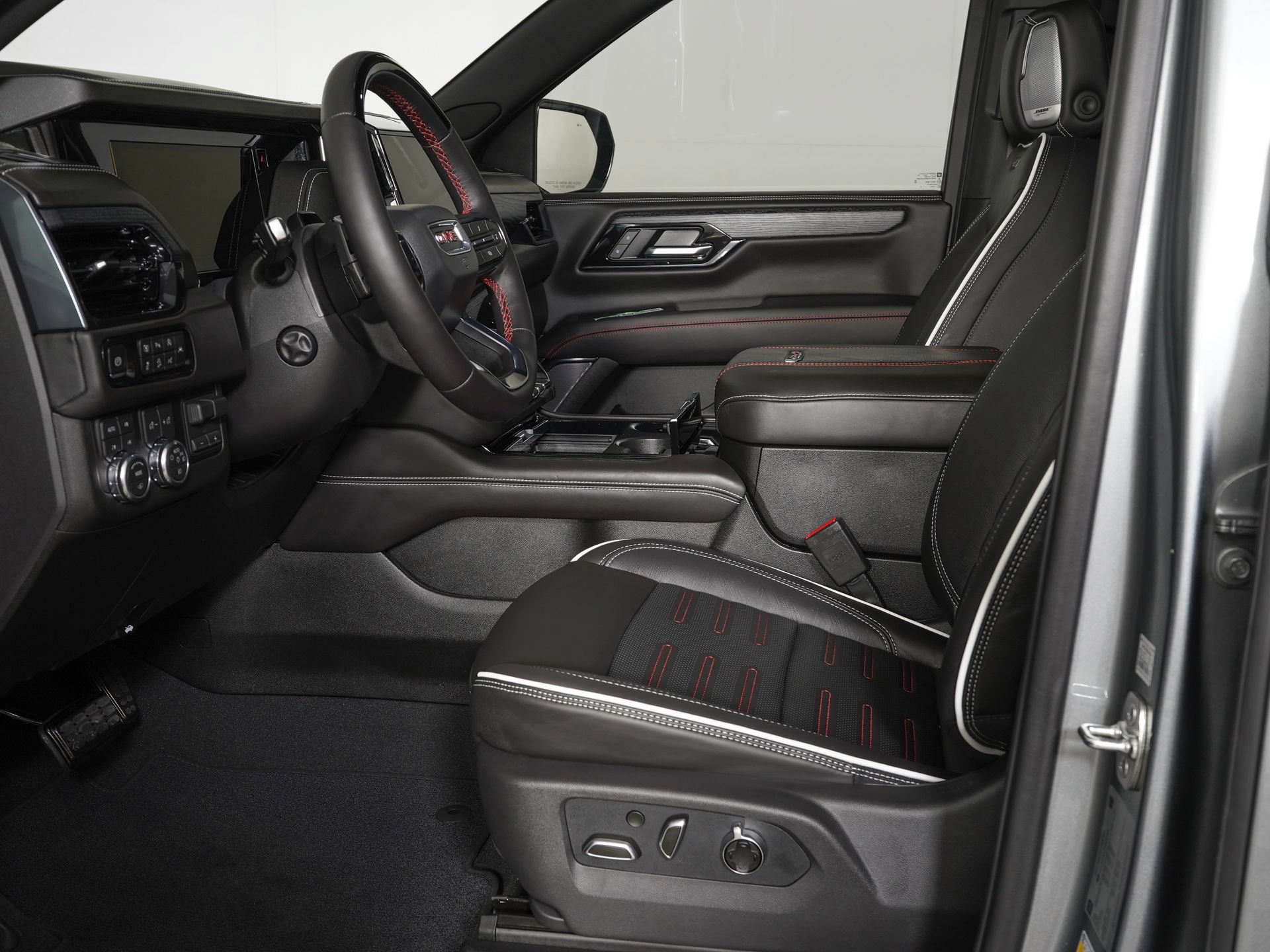 Used 2026 GMC Yukon AT4 Ultimate AWD/4WD image 16