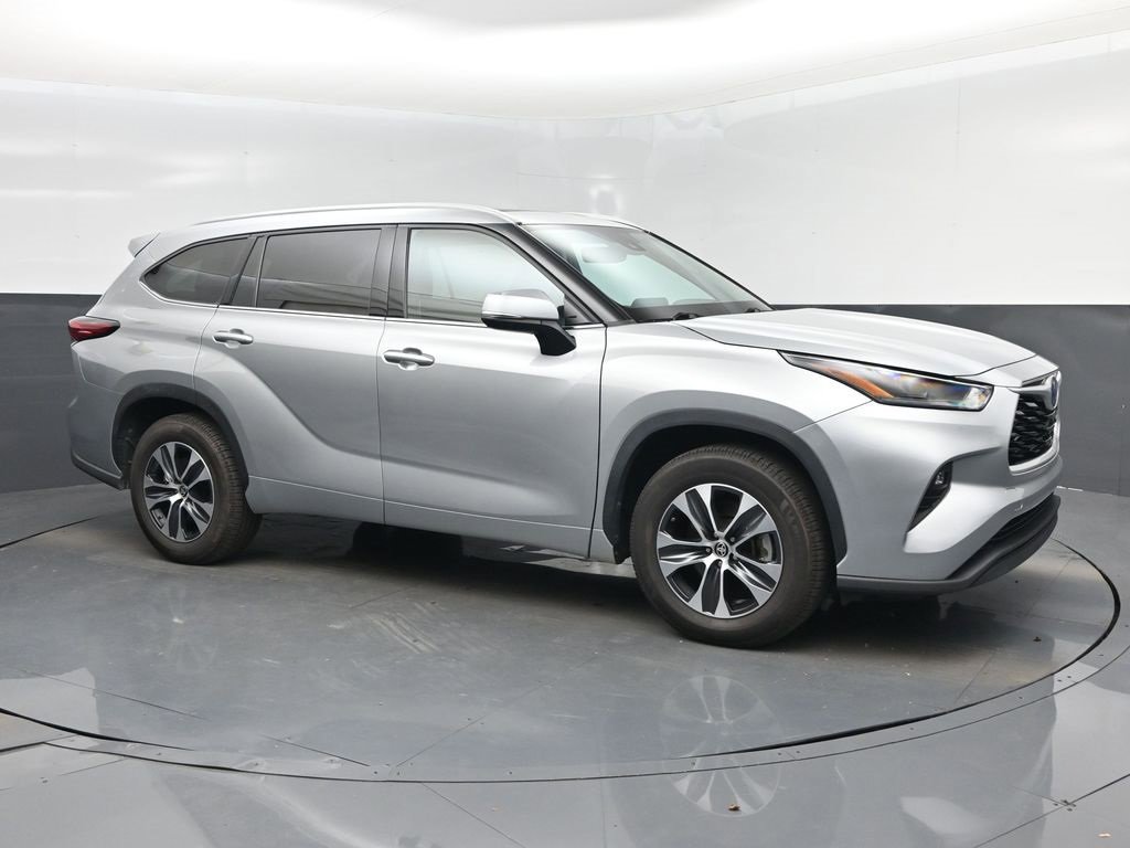 Used 2022 Toyota Highlander XLE