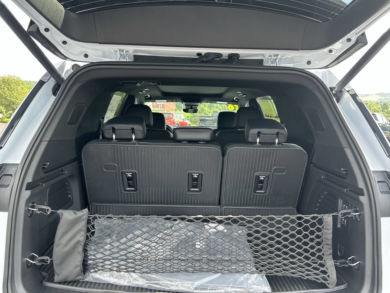 New 2026 Chevrolet Traverse High Country w/ LPO, Floor Liner Package AWD/4WD image 19
