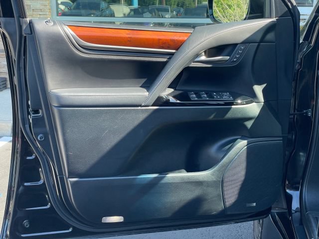 Used 2019 Lexus LX 570 4WD w/ Luxury Package image 25