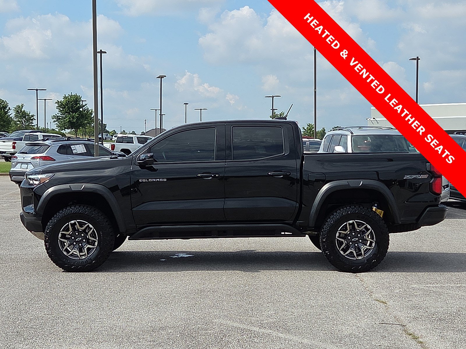 Used 2024 Chevrolet Colorado ZR2 w/ ZR2 Convenience Package III AWD/4WD image 3