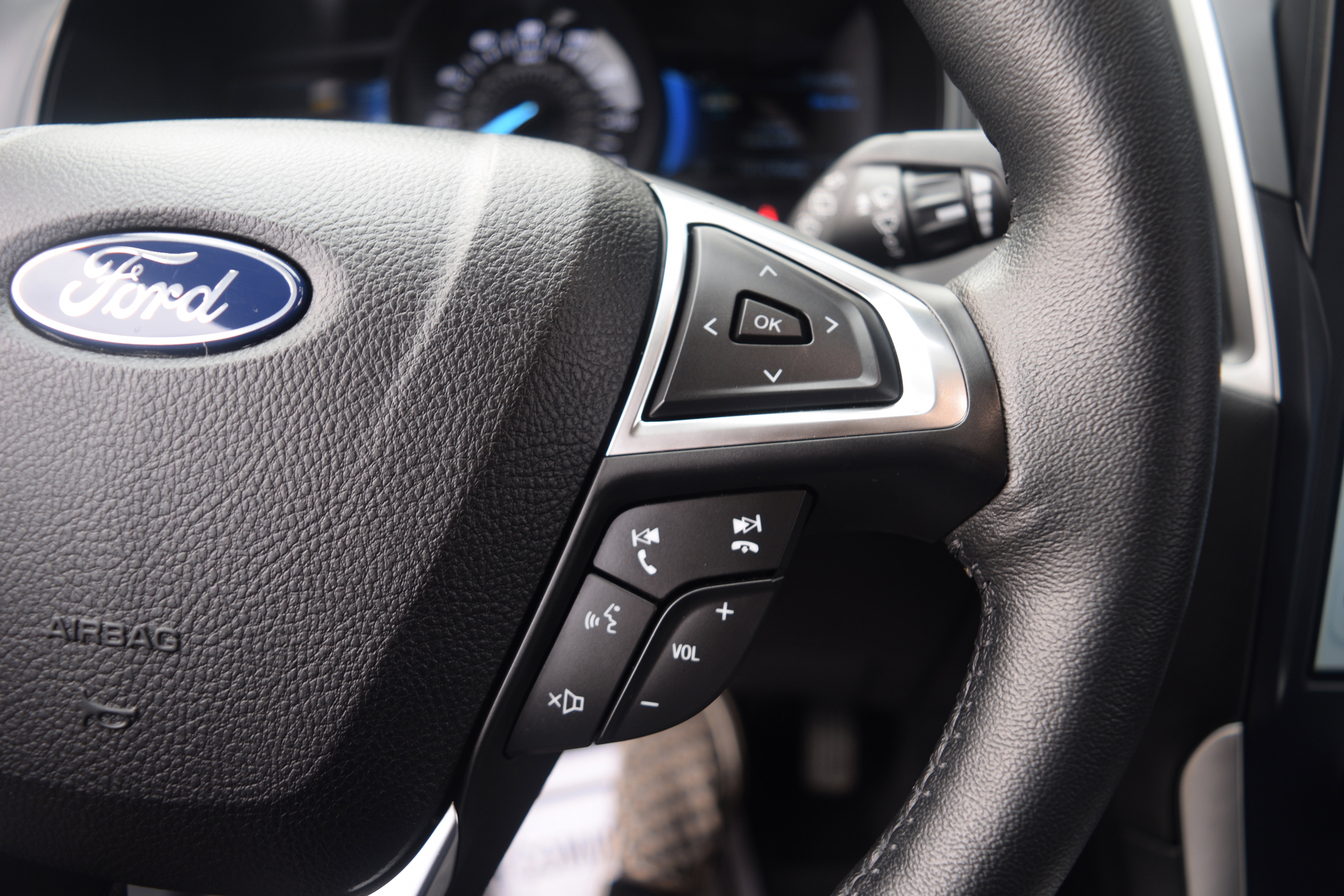 Used 2022 Ford Edge SEL w/ Convenience Package image 5