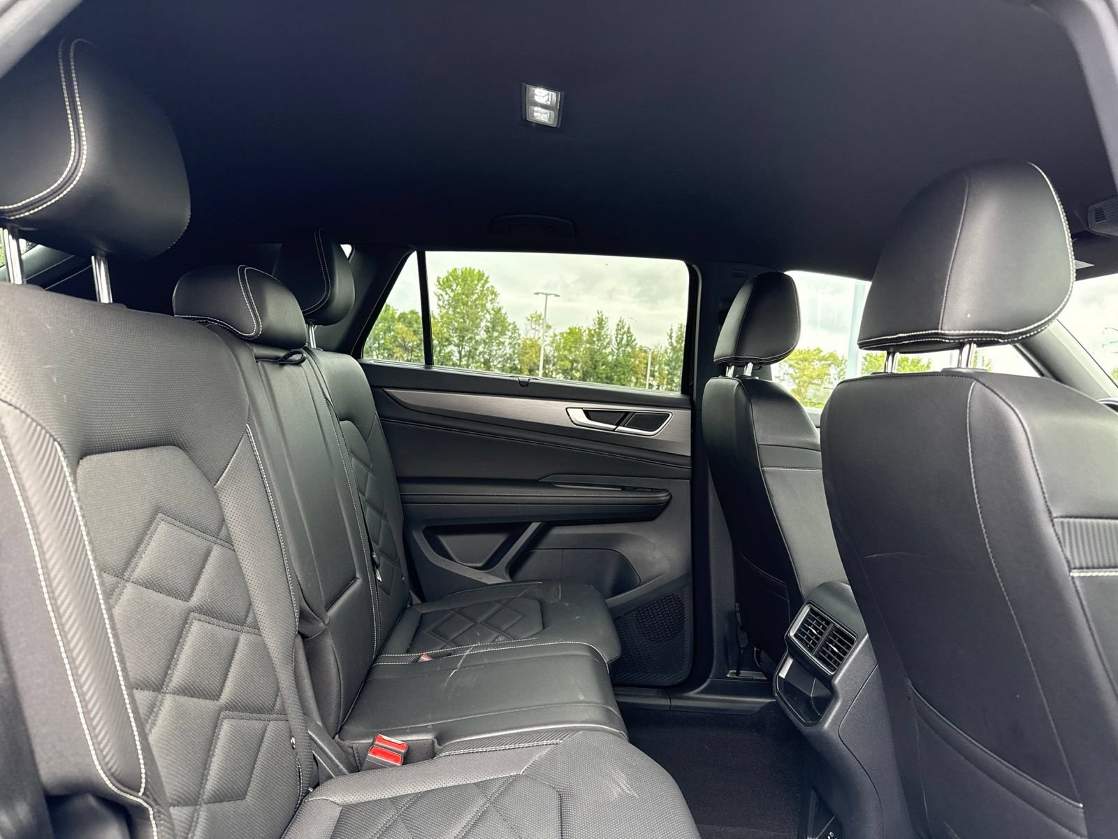 Used 2025 Volkswagen Atlas Cross Sport SE FWD image 16