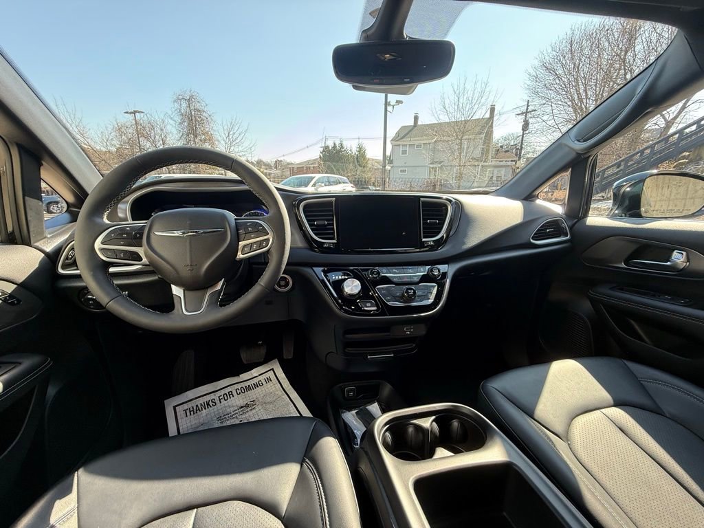 Used 2026 Chrysler Pacifica Select image 18