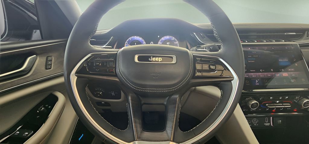 Used 2023 Jeep Grand Cherokee L Overland w/ Rear Seat Video Group I AWD/4WD image 38