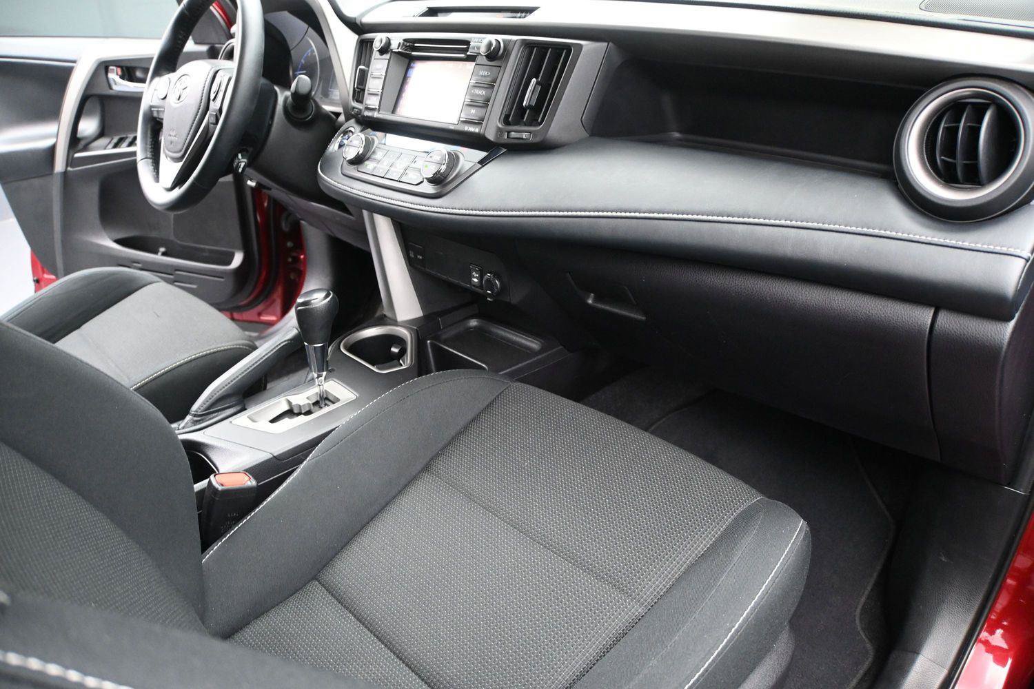 Used 2018 Toyota RAV4 XLE FWD image 14