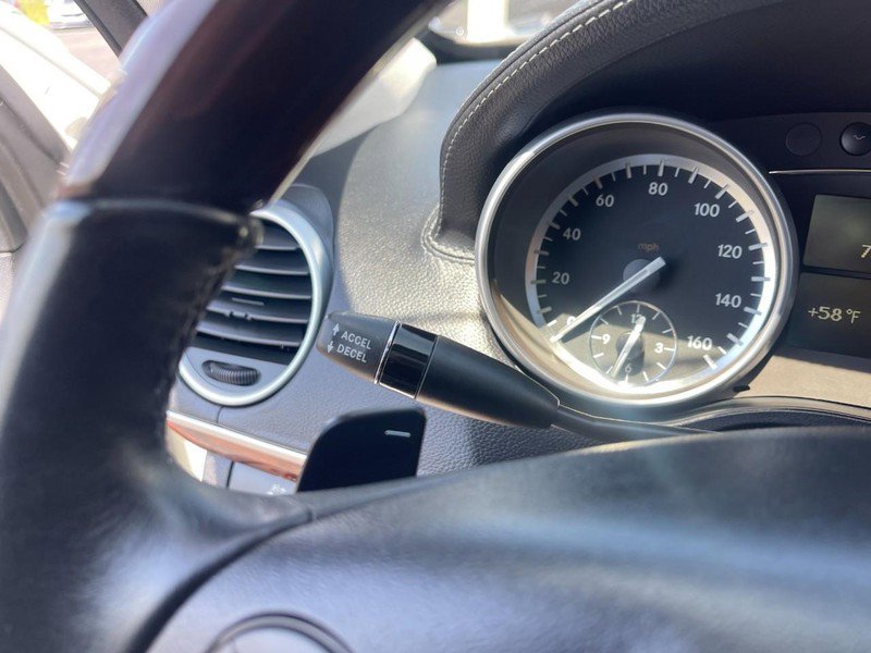 Used 2010 Mercedes-Benz GL 550 4MATIC image 28