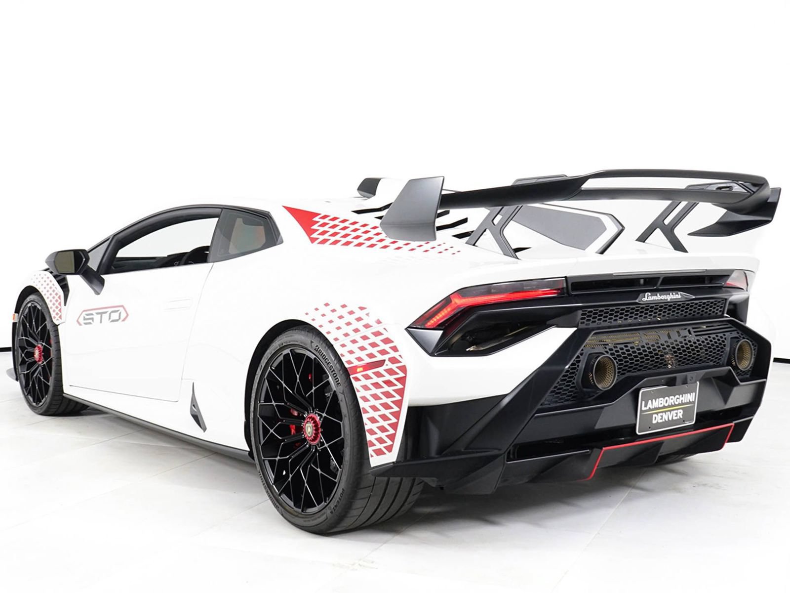 Used 2022 Lamborghini Huracan STO RWD image 19