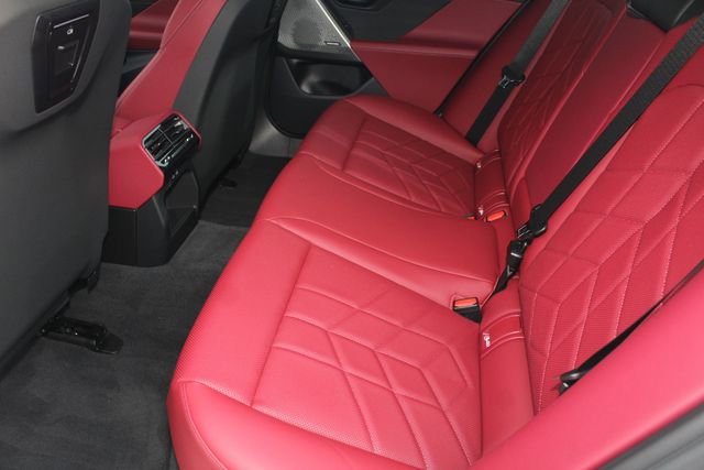 Used 2025 BMW i5 xDrive40 w/ Premium Package image 24