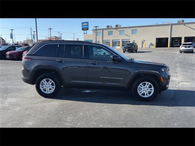 Used 2025 Jeep Grand Cherokee Laredo image 9