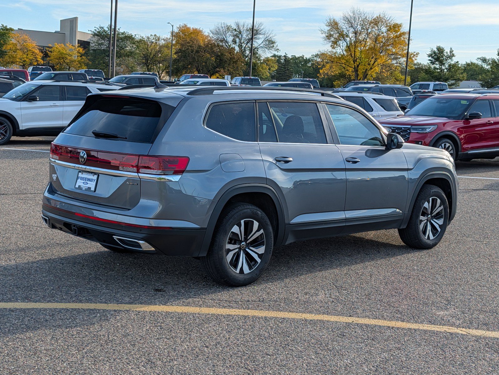 Used 2025 Volkswagen Atlas SE AWD/4WD image 5