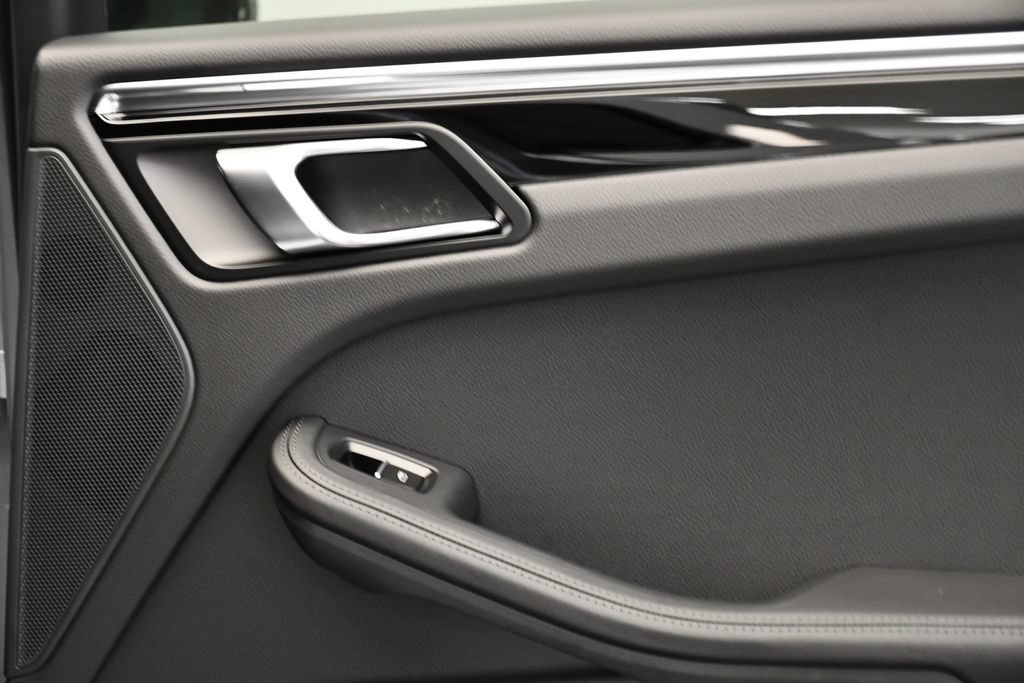 Certified 2026 Porsche Macan Turbo AWD/4WD image 54