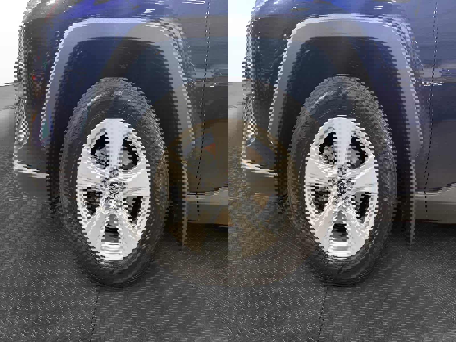 Used 2019 Toyota RAV4 XLE w/ Convenience Package FWD image 15