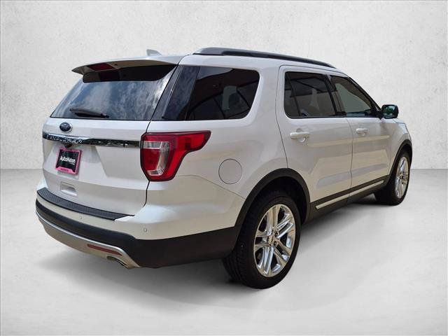 Used 2017 Ford Explorer XLT w/ Equipment Group 202A FWD image 5