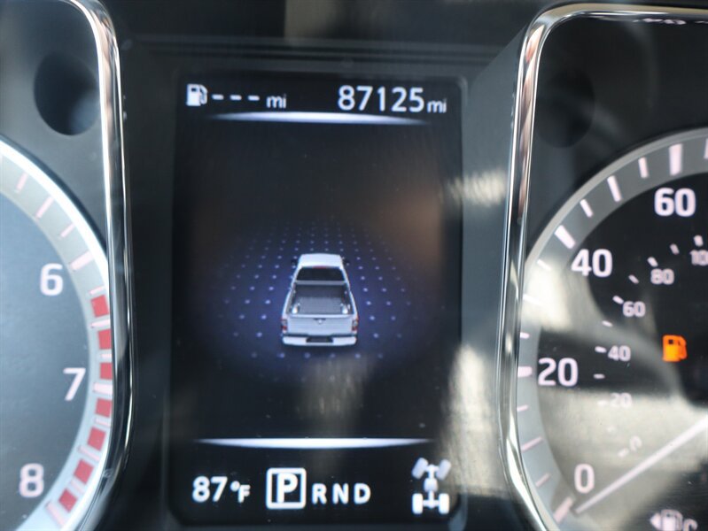 Used 2017 Nissan Titan SV AWD/4WD image 12