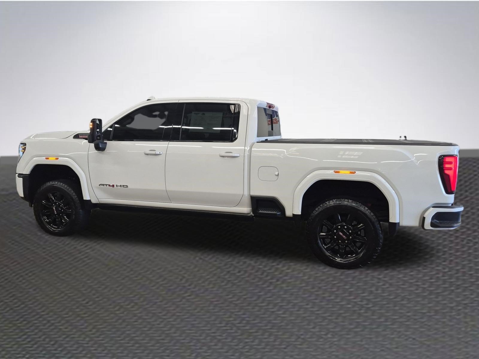 Used 2025 GMC Sierra 2500 AT4 w/ AT4 Premium Plus Package AWD/4WD image 5