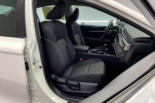 Used 2025 Toyota Camry LE image 6